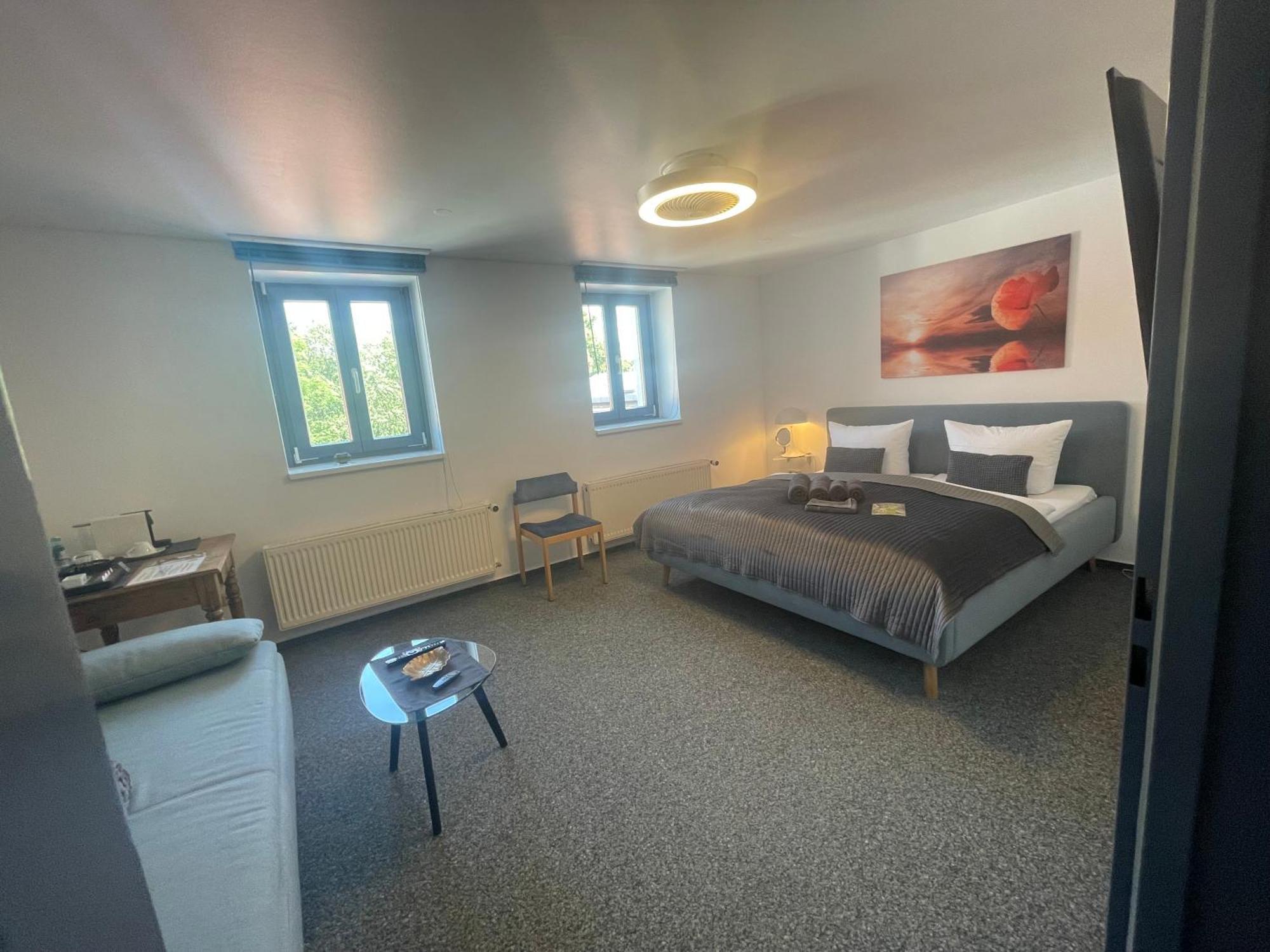 Hotel Kreuzbergbaude Beim Berzdorfer See Mit Wohlfuehl Sauna Markersdorf Extérieur photo